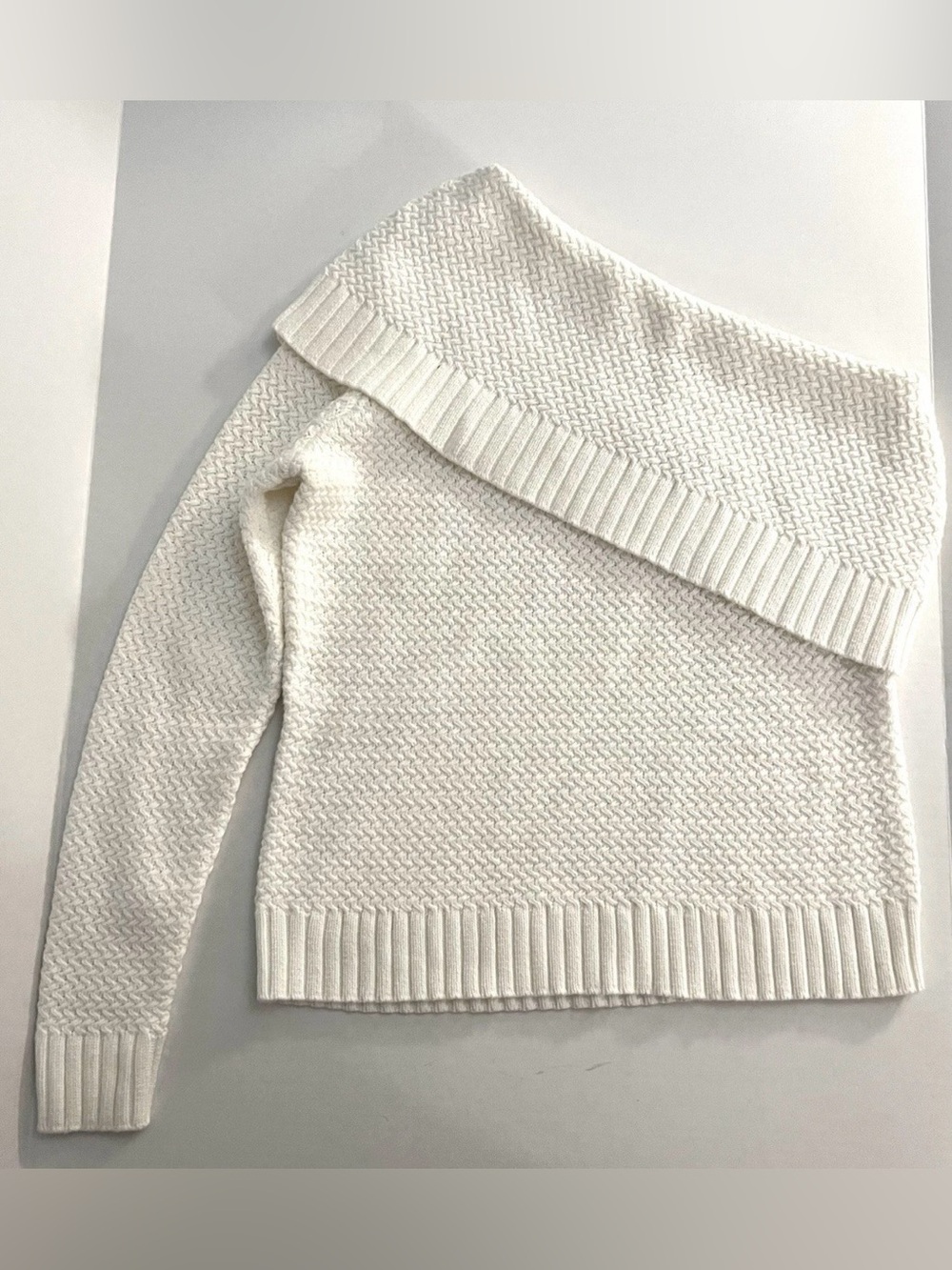 Bloomingdale’s AQUA Chunky Knit One Shoulder Sweater Size Medium BNWT
